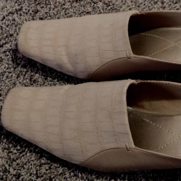 LIZ CLAIBORNE NATURAL CROCCA FABRIC FLEX MID-HEEL SQUARE TOE SIZE 8M MULES/SHOES - Picture 3 of 12